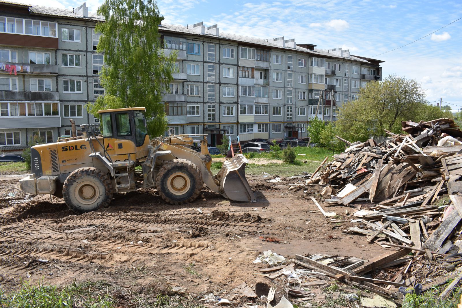 Вместо полуразрушенных сараев появится детская площадка.