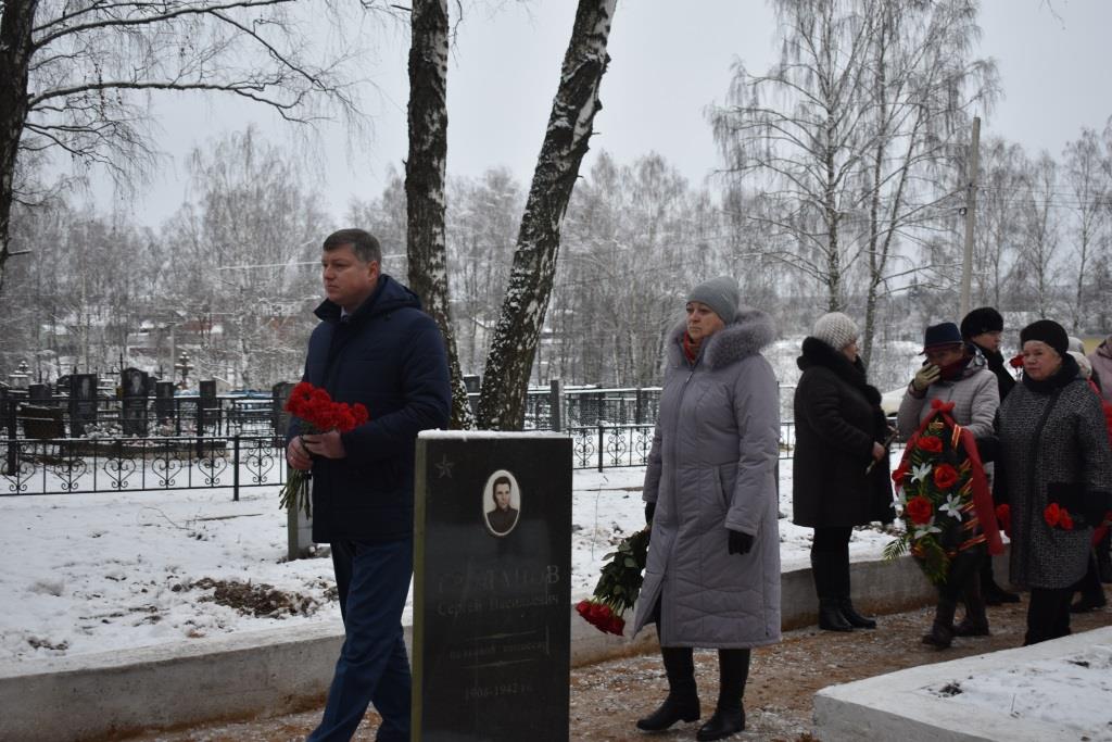 В Дзержинском районе отметили День Неизвестного Солдата.