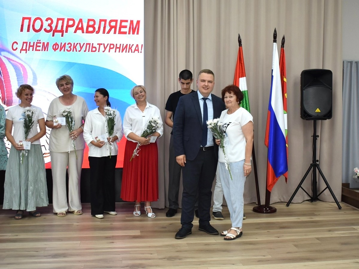 Вручили знаки отличия ВФСК ГТО.