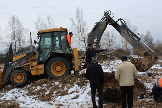 В деревне Акатово завершается строительство водовода.