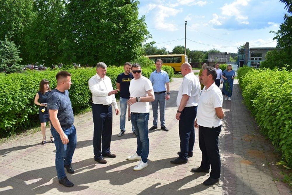 Выездное совещание по вопросу капитального ремонта Полотняно-Заводской средней школы №2.