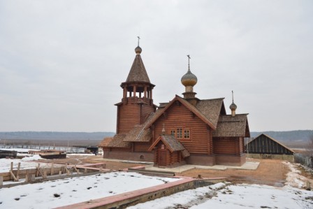 Храм в честь иконы Божией Матери «Знамения» с   нижним  храмом в честь преподобных Германа, Зосимы и Савватия Соловецких при Угр (2012 г.).